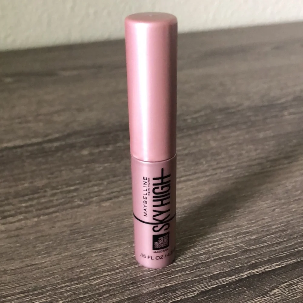 ❤️$2 NWT Maybelline Sky High Very Black .15mL Mascara